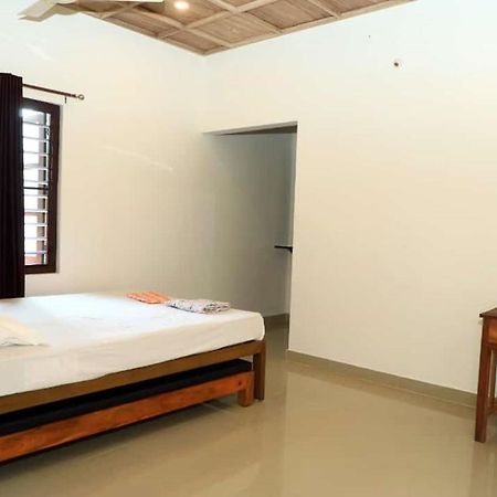 The Munroe Vibes Inn Mundrothuruth Экстерьер фото