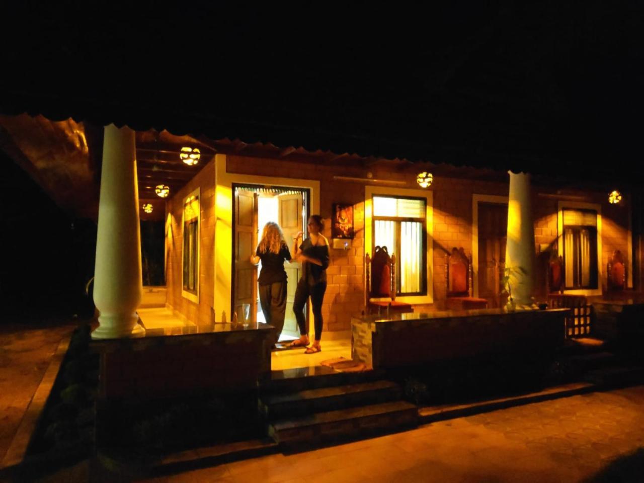 The Munroe Vibes Inn Mundrothuruth Экстерьер фото